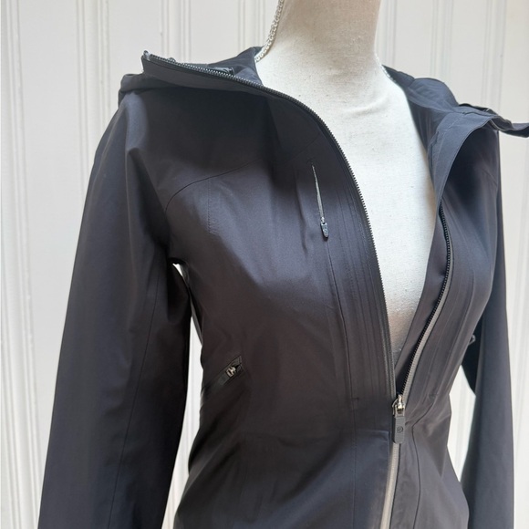Women's Black lululemon windbreaker Hooded Jacket - Picture 2 of 6